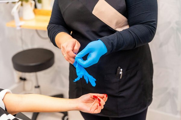 Expert en contrats commerciaux: avocat droit des affaires versailles